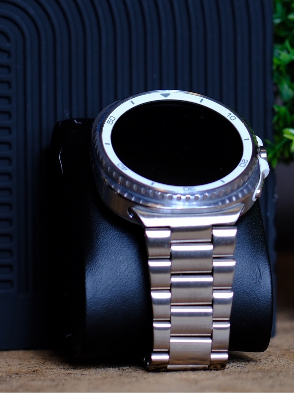 Samsung Galaxy Watch 8 Classic 46mm Silver/White | Rotating Bezel + 3 Bands - Picture 2 of 9